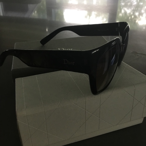 Authentic Dior Sunglasses - Picture 5 of 5